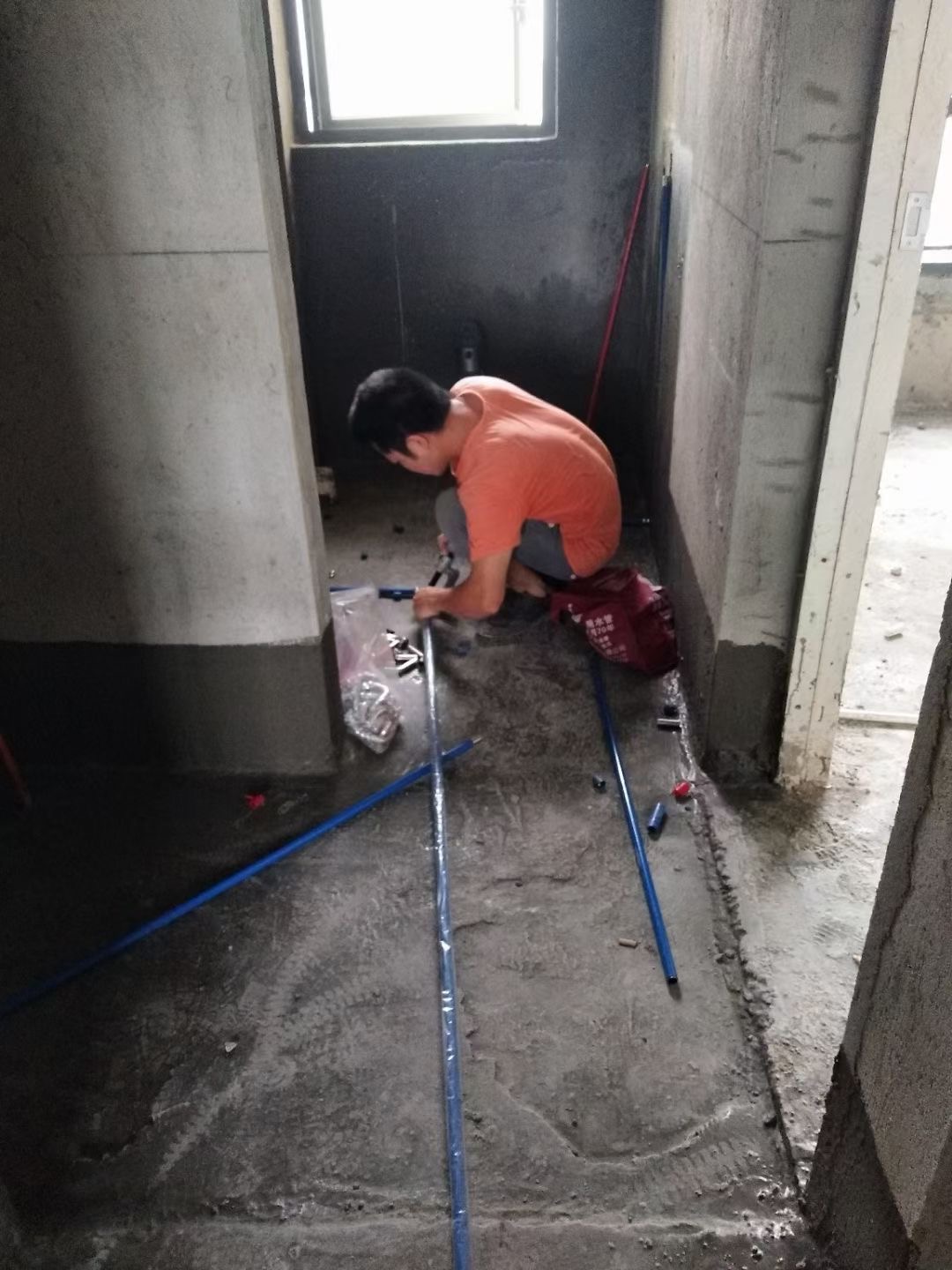 wb官网(中国)牌覆塑wb万搏(中国)首页官方网站保温水管安装现场.jpg