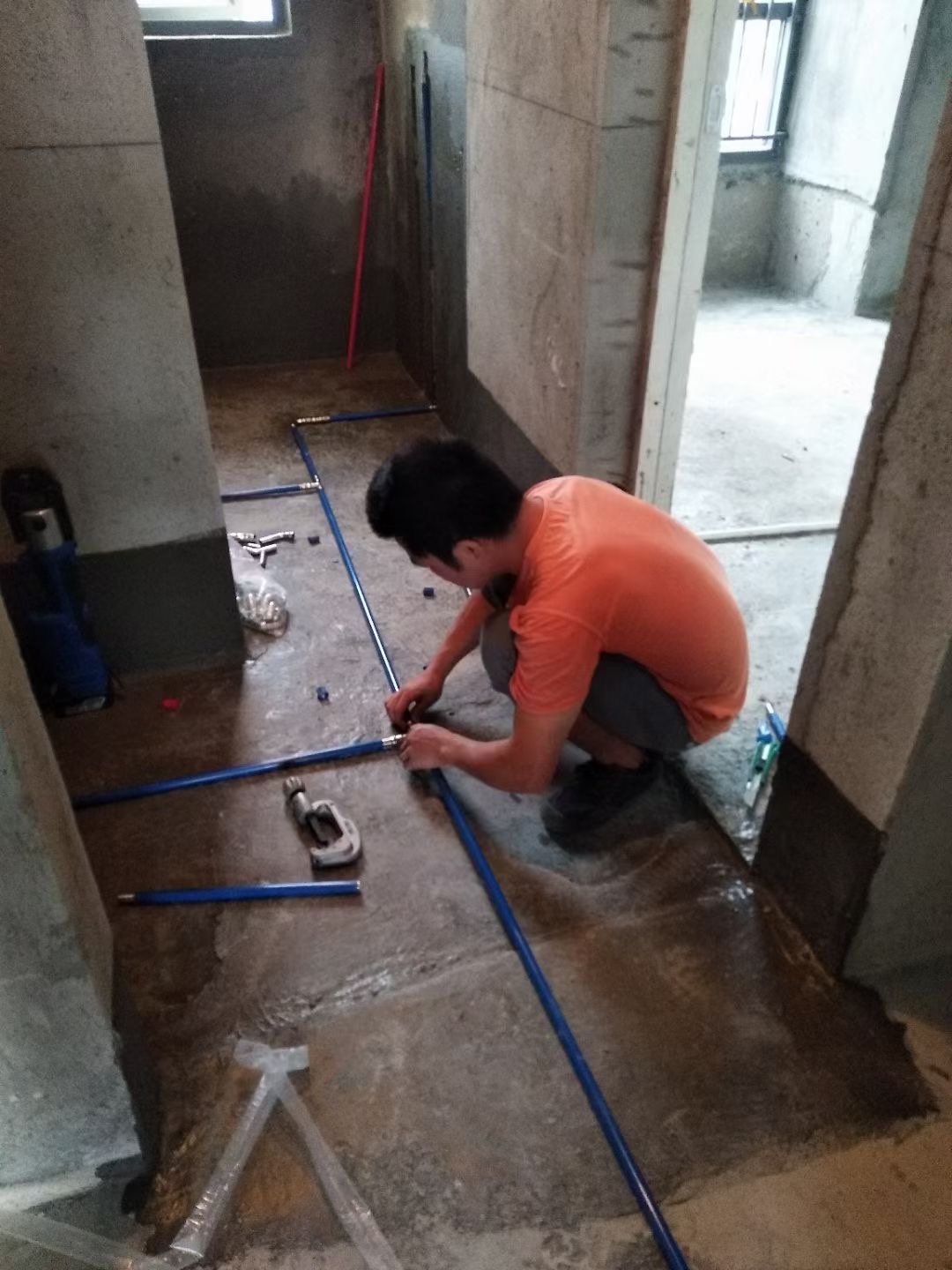 wb官网(中国)牌覆塑wb万搏(中国)首页官方网站饮用水管安装现场.jpg